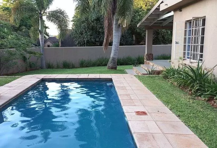 Majatalo Snl Guesthouse At Visarend