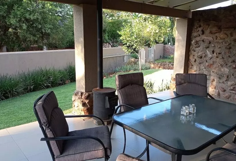 Majatalo Snl Guesthouse At Visarend