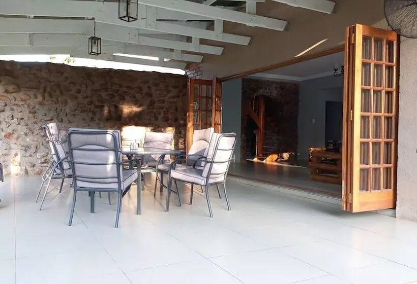 Majatalo Snl Guesthouse At Visarend