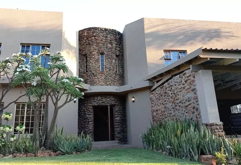 Majatalo Snl Guesthouse At Visarend