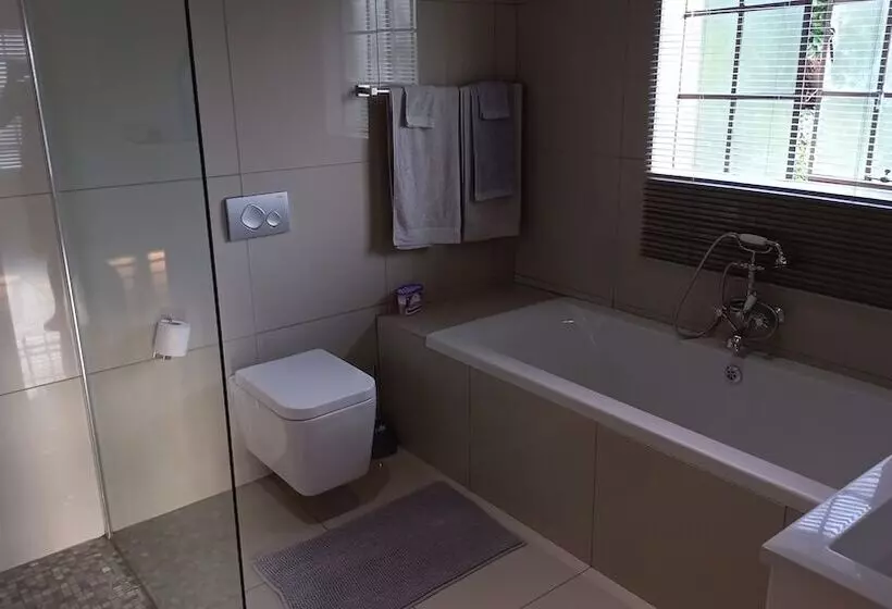 Majatalo Snl Guesthouse At Visarend