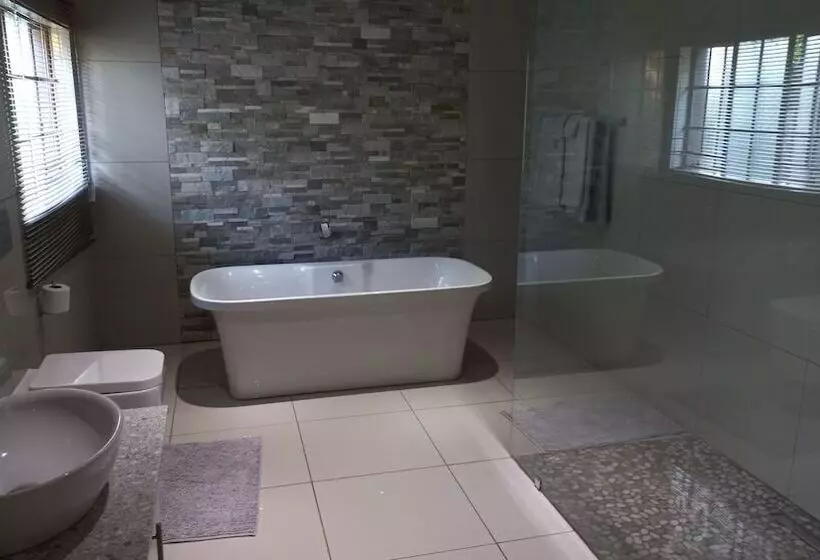 Majatalo Snl Guesthouse At Visarend