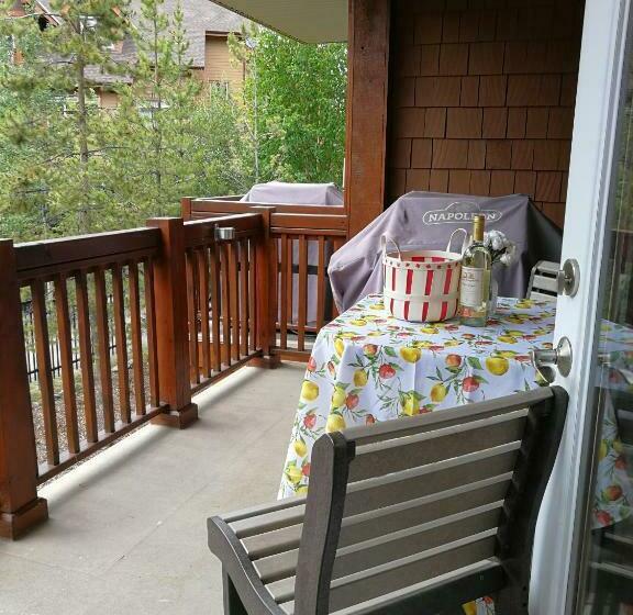 Sunny Tranquil Woods Turret In Falcon Crest Lodge