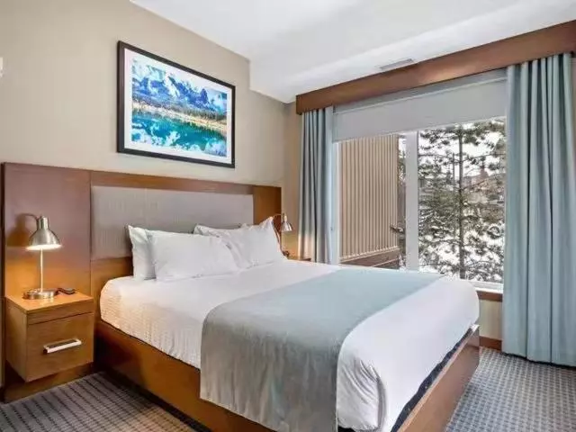 Sunny Tranquil Woods Turret In Falcon Crest Lodge