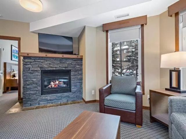 Sunny Tranquil Woods Turret In Falcon Crest Lodge