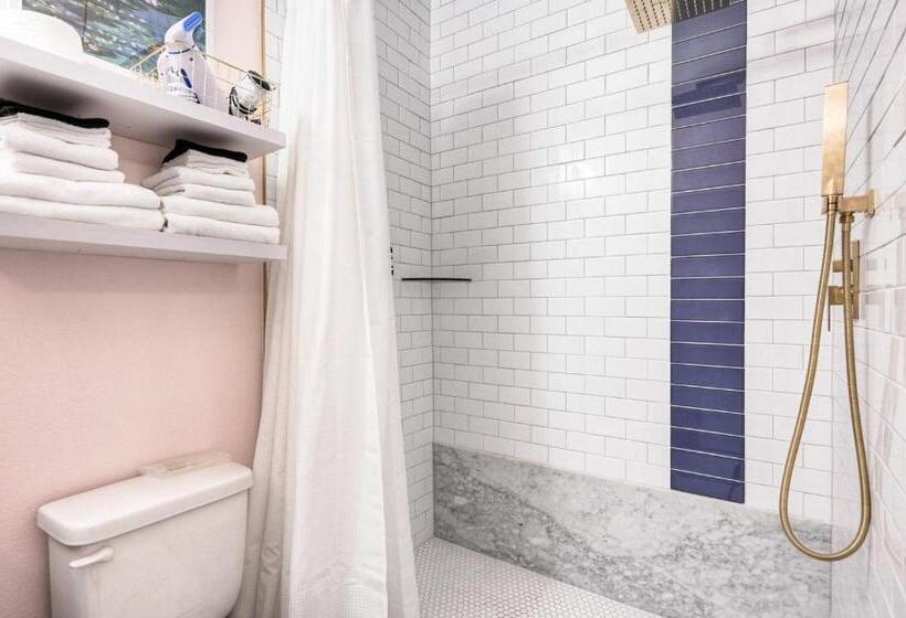 The Oleander Hotel Room 9