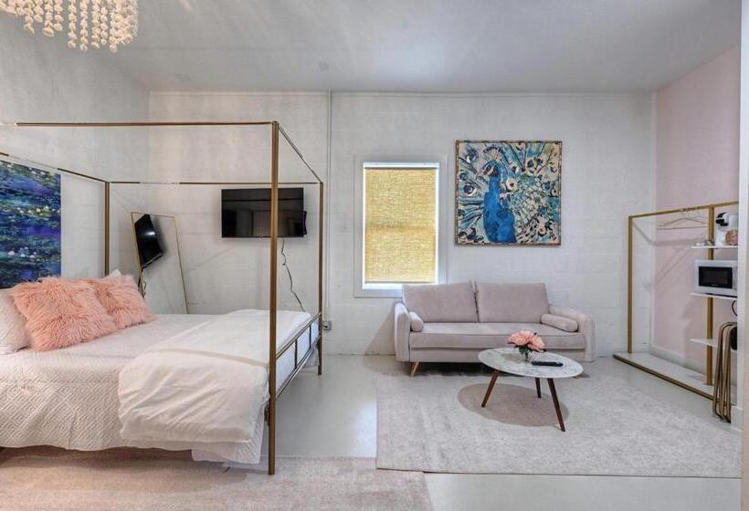 The Oleander Hotel Room 9