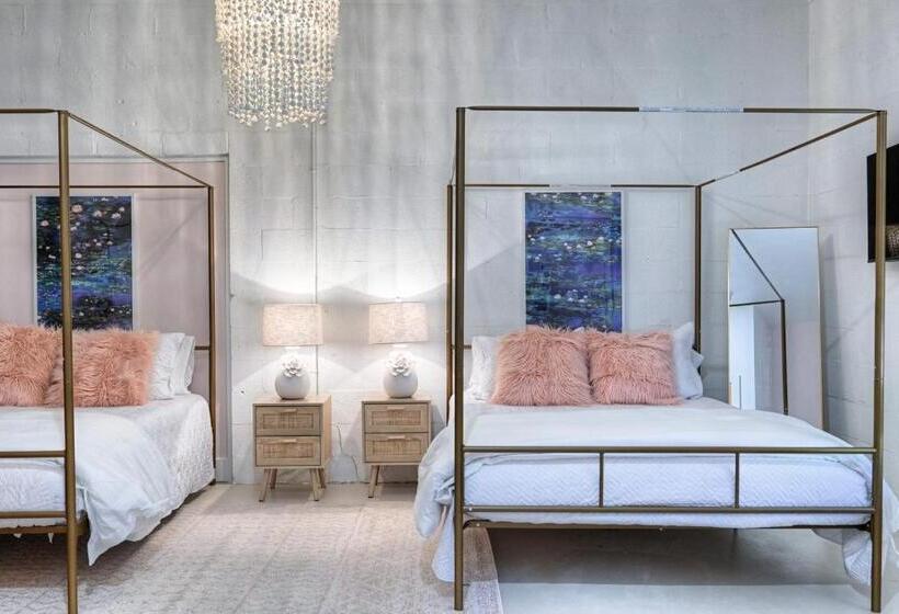 The Oleander Hotel Room 9