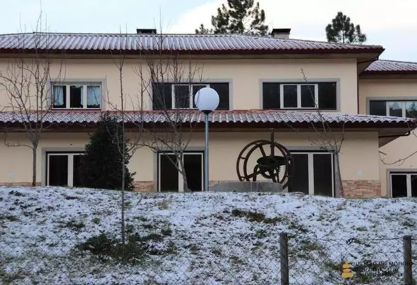 Aamiaismajoitus (B&B) Outeiro Do Moinho