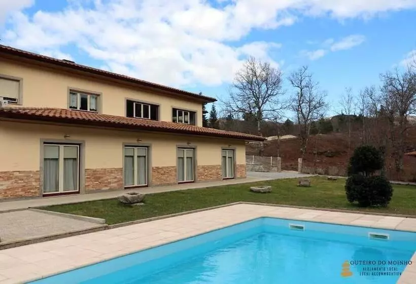 Aamiaismajoitus (B&B) Outeiro Do Moinho