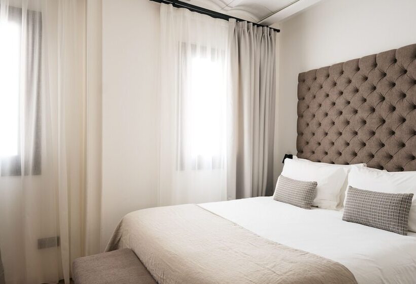 Boutique Hotel Petit Montisión