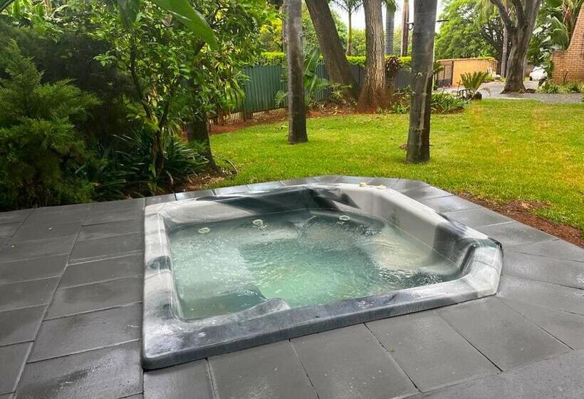 膳宿费 Grafiti Boutique