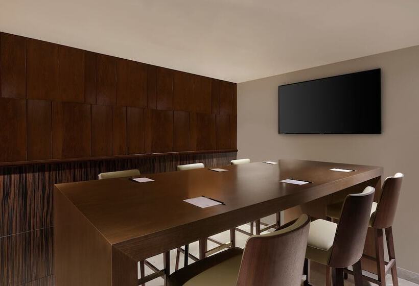 בית מלון כפרי Fairfield By Marriott Goa Calangute