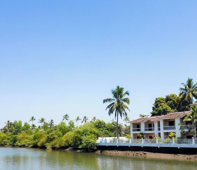 בית מלון כפרי Fairfield By Marriott Goa Calangute