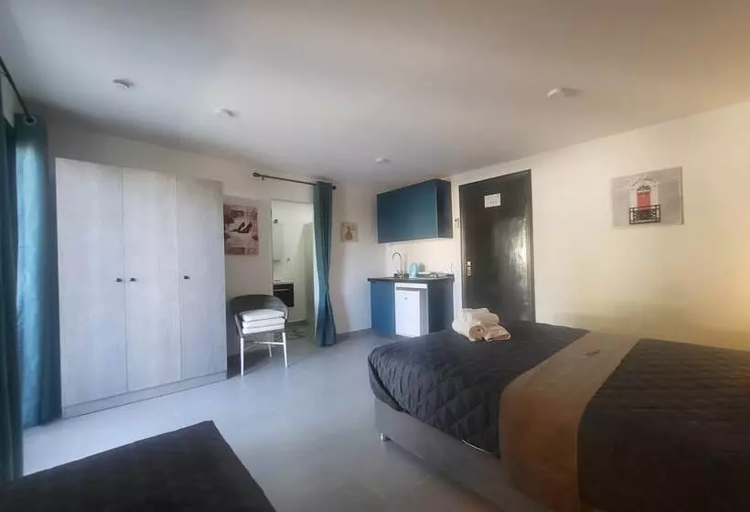 هتل Oasis Dream Holidays   La Petite France