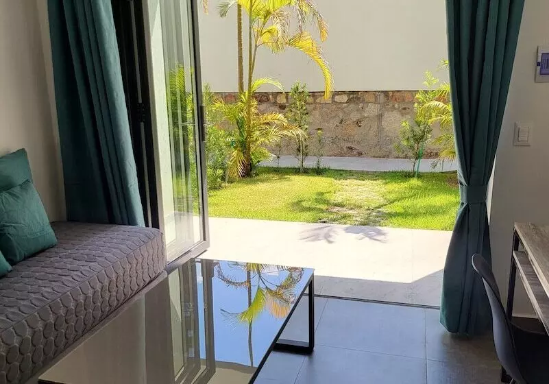 هتل Oasis Dream Holidays   La Petite France