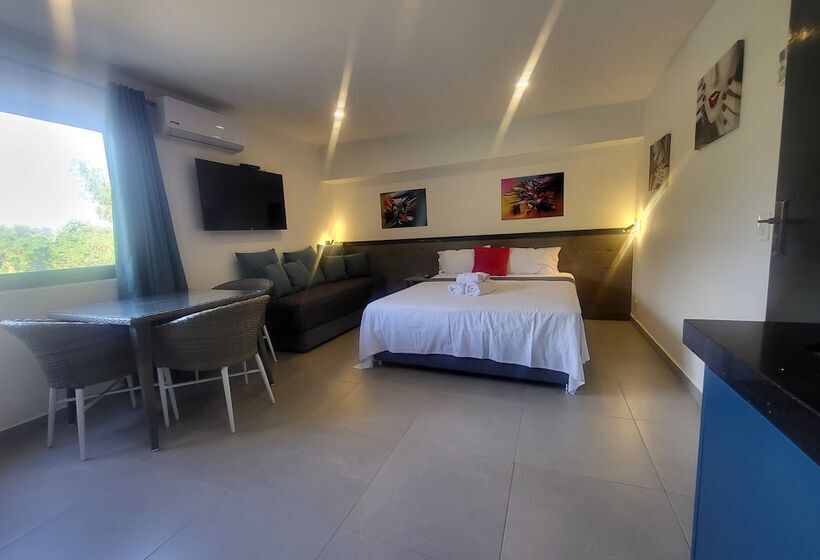 בית מלון כפרי Oasis Dream Holidays   La Petite France