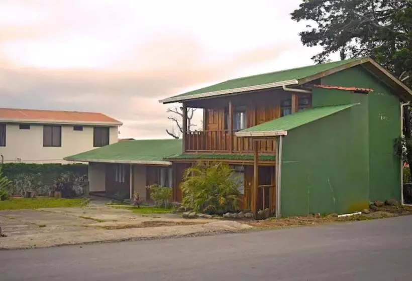 پانسیون Cowboy Hostel   Habitaciones Con Baño Privado