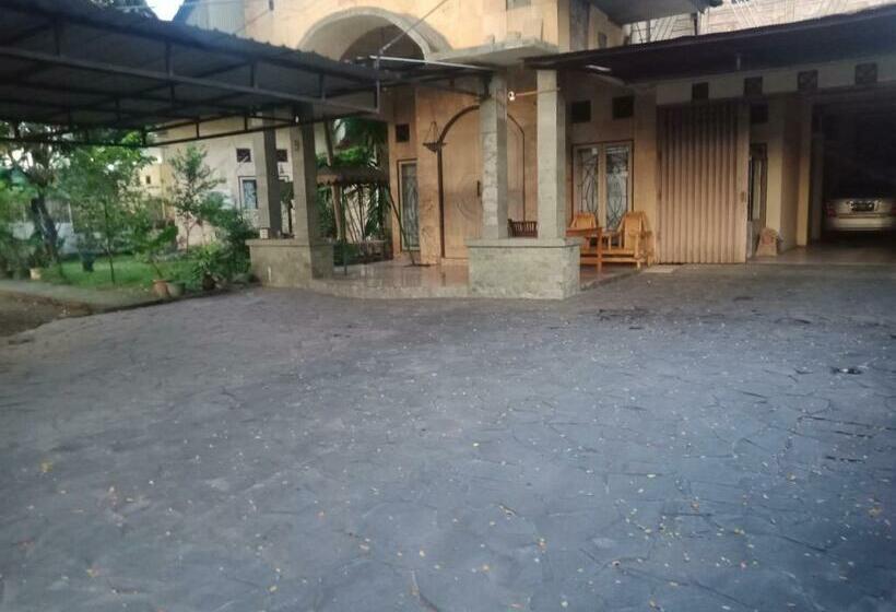 Пансион Guesthouse Rumah Gadang Lombok