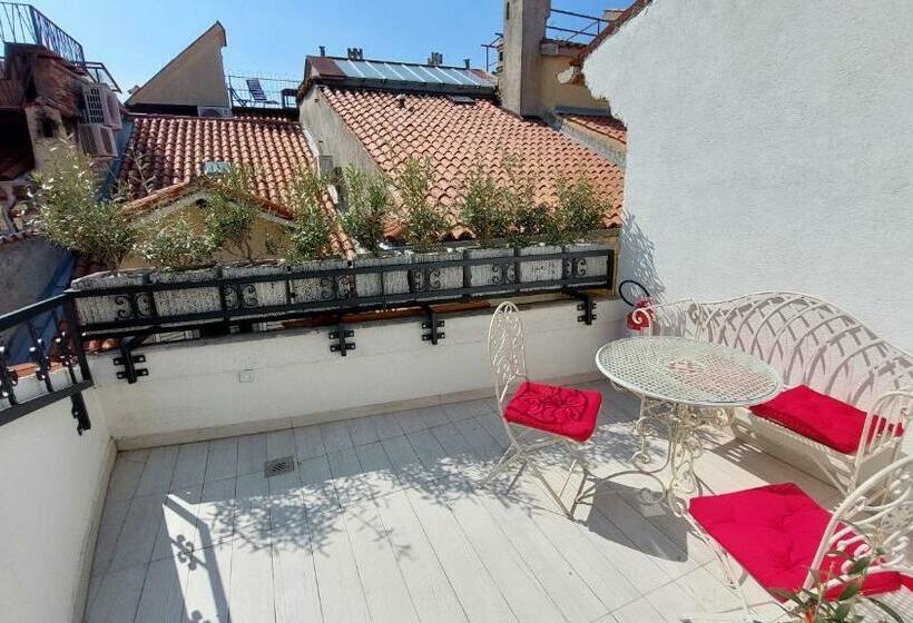 پانسیون Piranum Guesthouse With Terrace