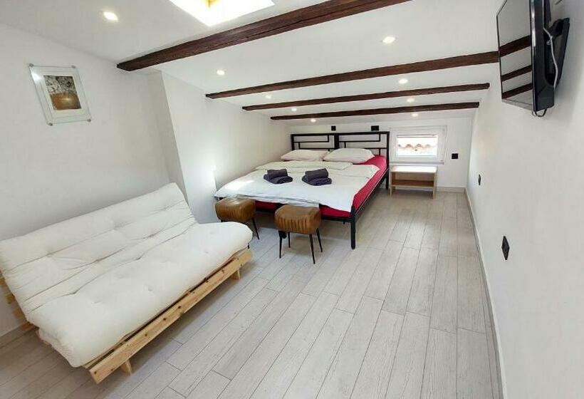 پانسیون Piranum Guesthouse With Terrace