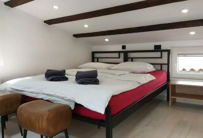 پانسیون Piranum Guesthouse With Terrace