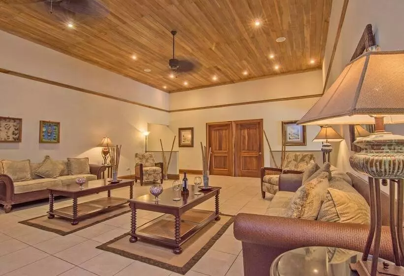 Crocodile Bay Resort