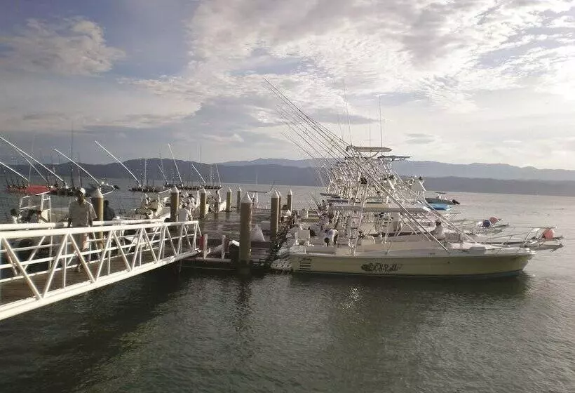 Crocodile Bay Resort