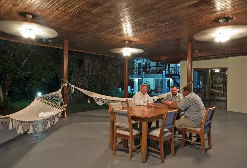 Crocodile Bay Resort