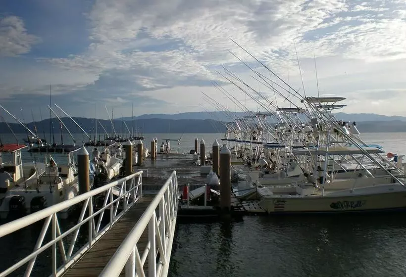 Crocodile Bay Resort