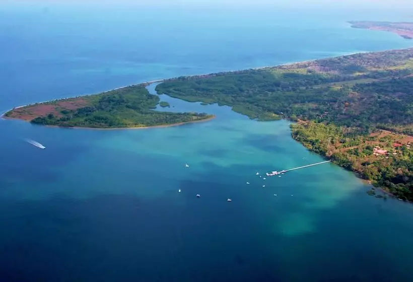 Crocodile Bay Resort