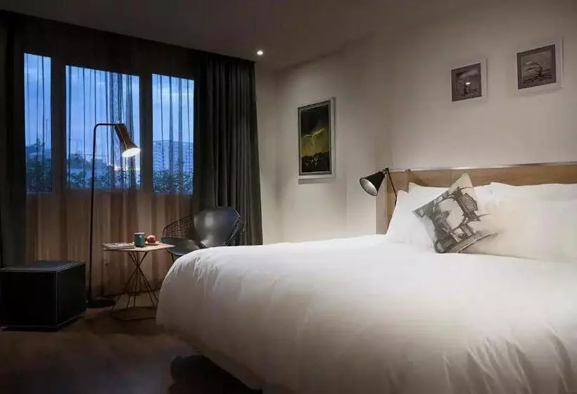 C Central Hotel đề Thám Bùi Viện Walking Street