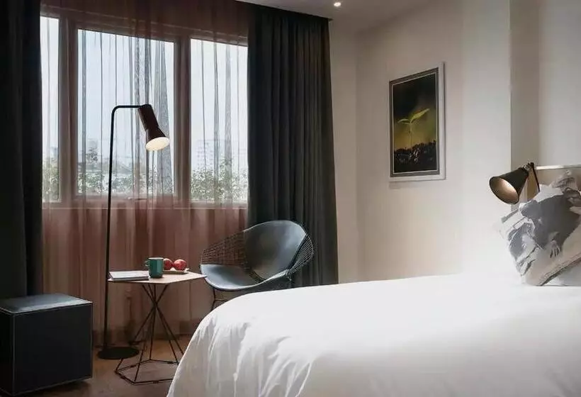 C Central Hotel đề Thám Bùi Viện Walking Street