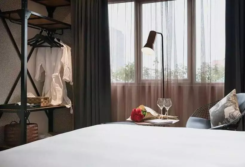 C Central Hotel đề Thám Bùi Viện Walking Street