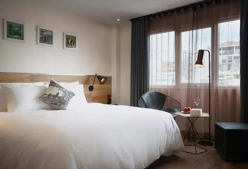 C Central Hotel đề Thám Bùi Viện Walking Street