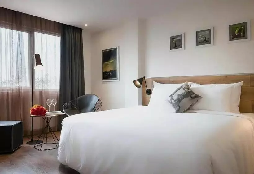 C Central Hotel đề Thám Bùi Viện Walking Street