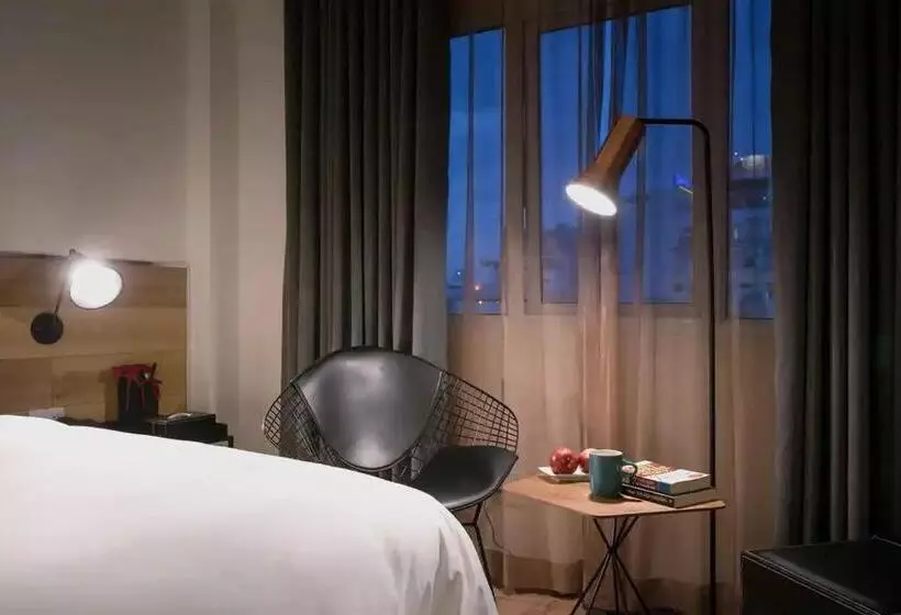 C Central Hotel đề Thám Bùi Viện Walking Street