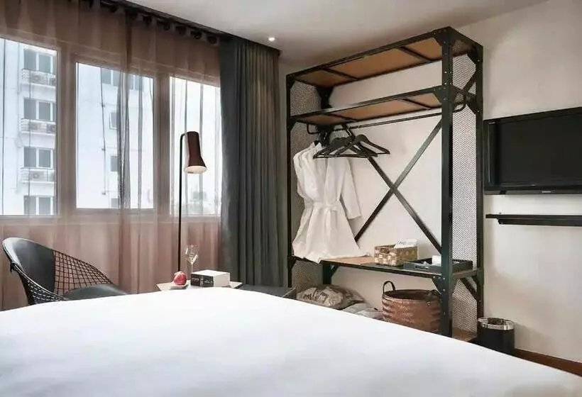 C Central Hotel đề Thám Bùi Viện Walking Street