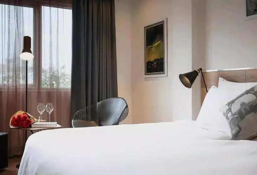 C Central Hotel đề Thám Bùi Viện Walking Street