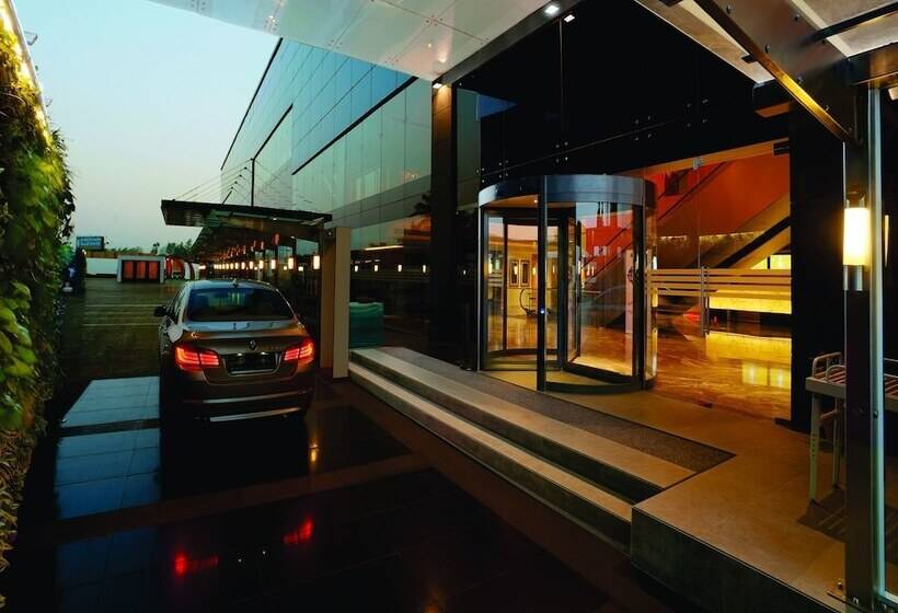 فندق Orange Megastructure Llp