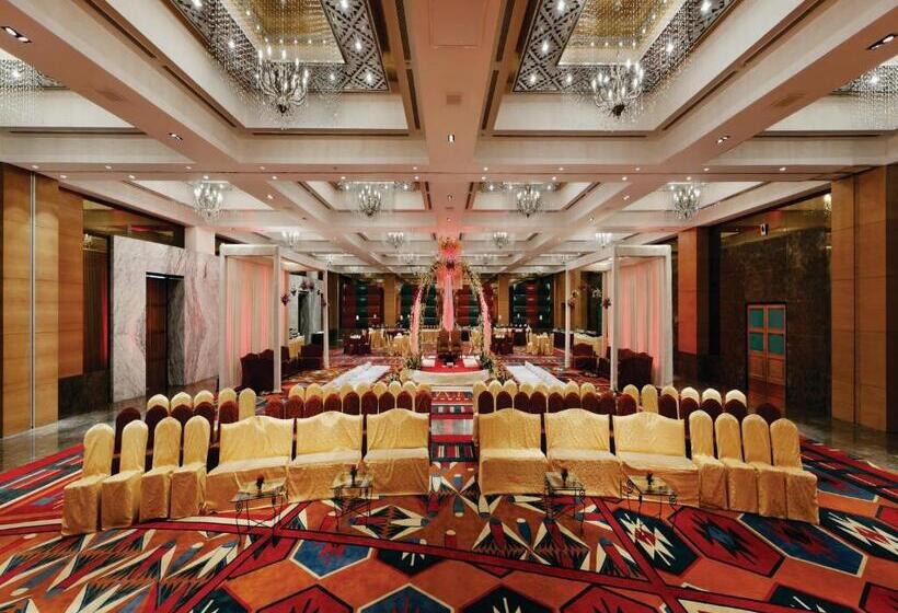 فندق Orange Megastructure Llp