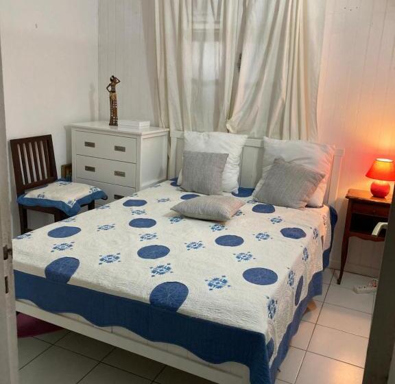 تختخواب و صبحانه Maison Jean