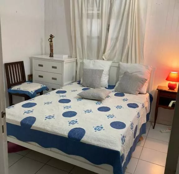 تختخواب و صبحانه Maison Jean