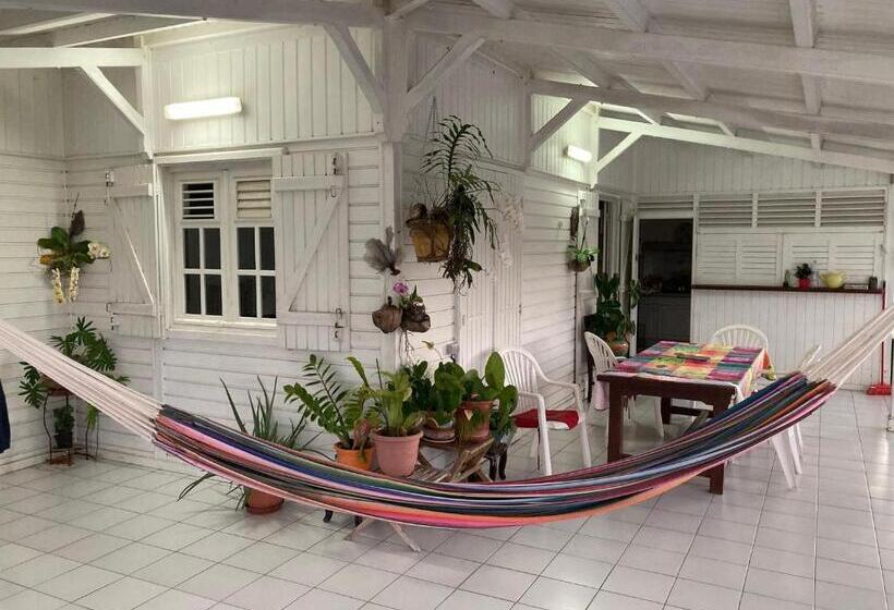 تختخواب و صبحانه Maison Jean