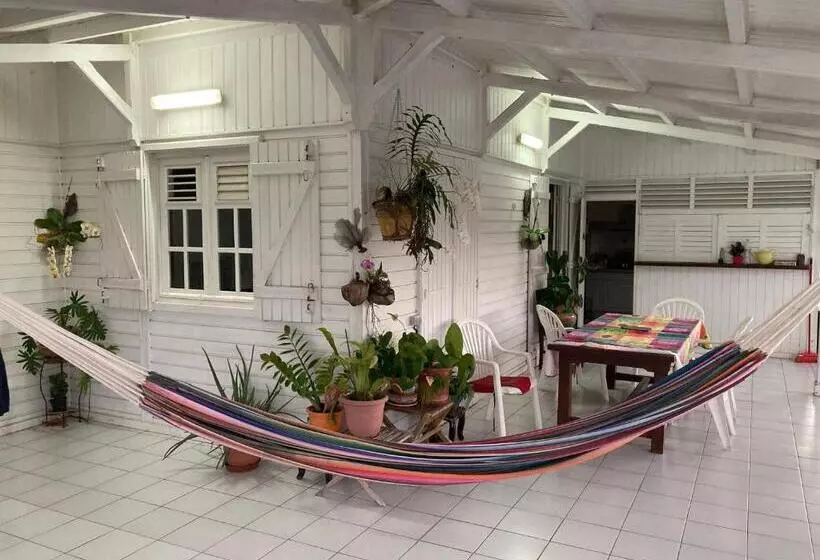تختخواب و صبحانه Maison Jean