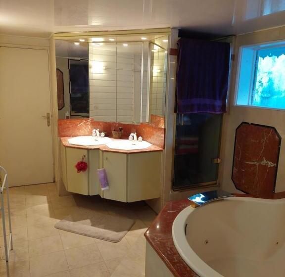 تختخواب و صبحانه Maison Jean