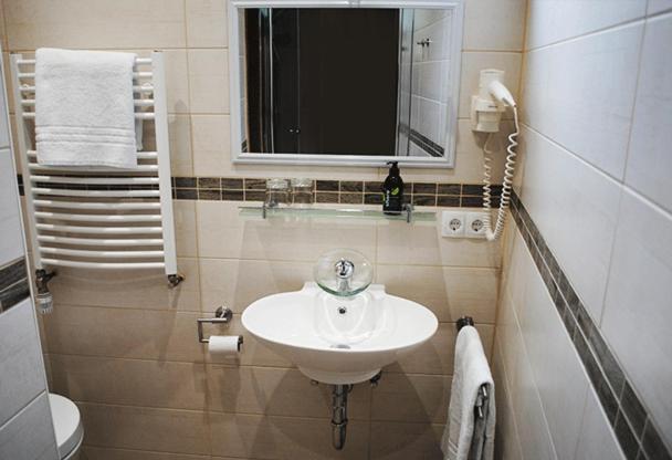 住宿加早餐 Gästehaus Weingut Schier Im Historischen Zehnthof