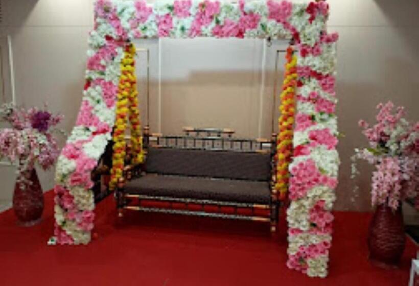 Отель Rose Gold