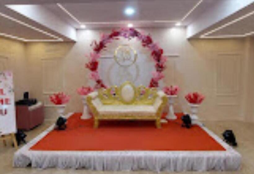 Отель Rose Gold