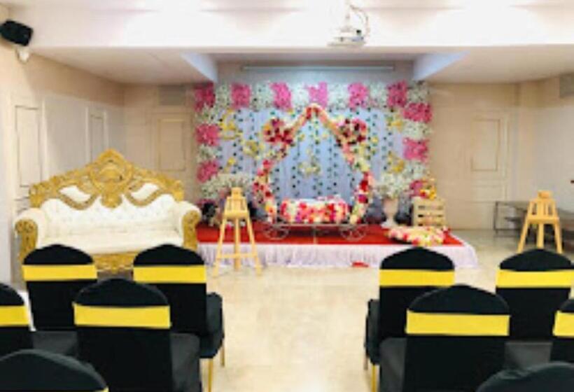 Отель Rose Gold